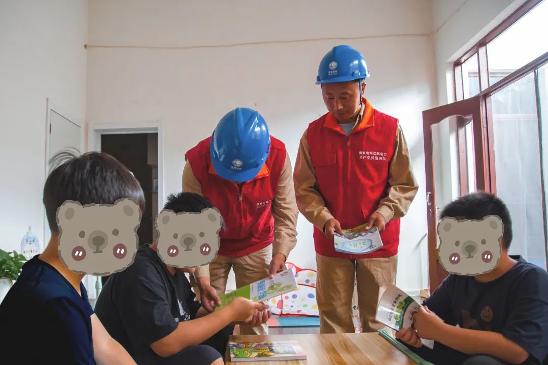 DƬ